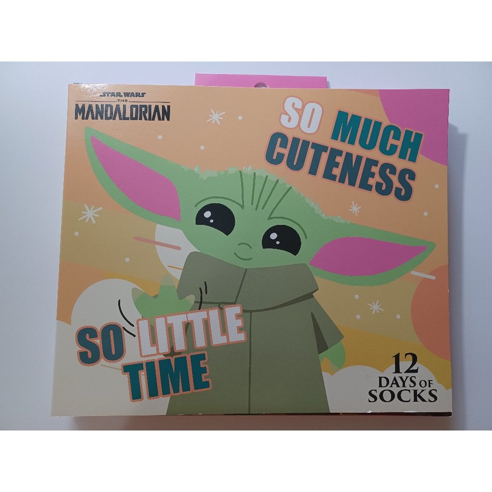 New Box Star Wars Madalorian 12 Women's Socks Size 6-10 So Cute Baby Yoda